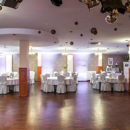 First Hotel Tczew Buitenkant foto