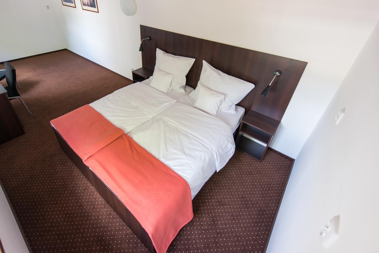First Hotel Tczew Buitenkant foto