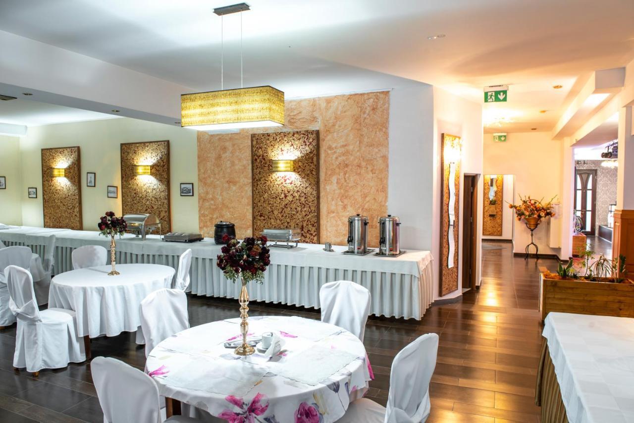 First Hotel Tczew Buitenkant foto