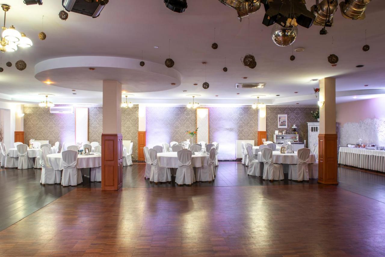 First Hotel Tczew Buitenkant foto