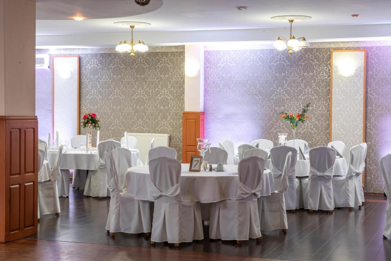 First Hotel Tczew Buitenkant foto