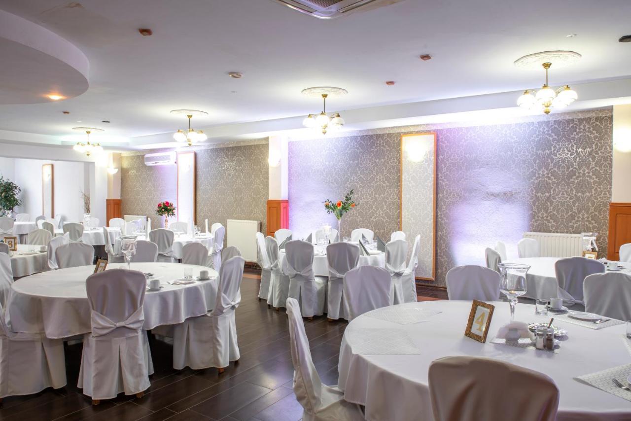 First Hotel Tczew Buitenkant foto