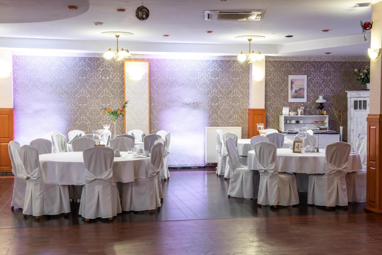 First Hotel Tczew Buitenkant foto
